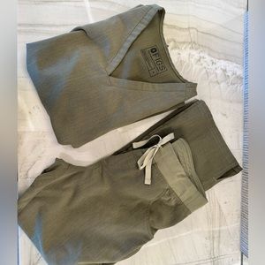 Figs scrub set in Heathered Olive